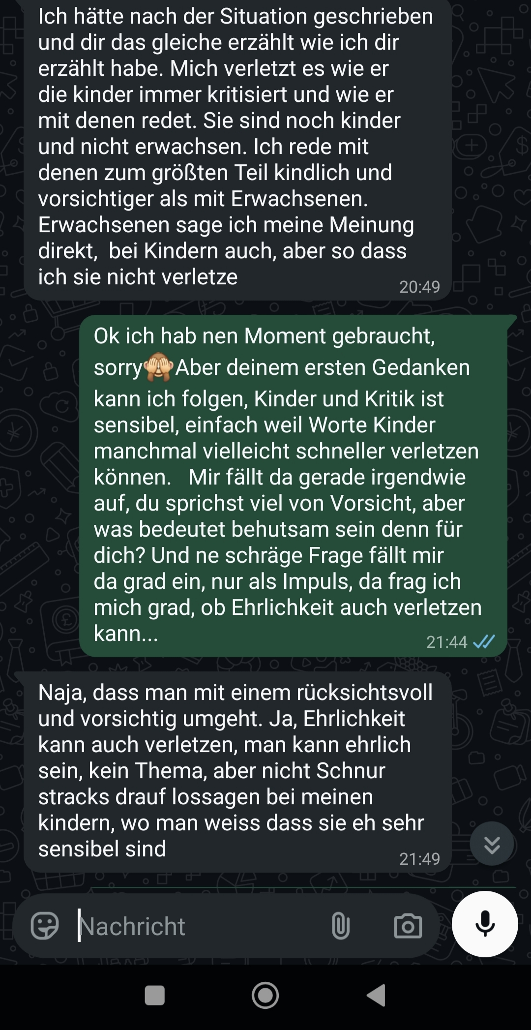 Originaler anonymisierter WhatsApp-Ausschnitt: Ein Gedanke über verletzende Worte führt zu Fragen nach Behutsamkeit und Ehrlichkeit.
